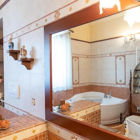 Esmeralda Villa