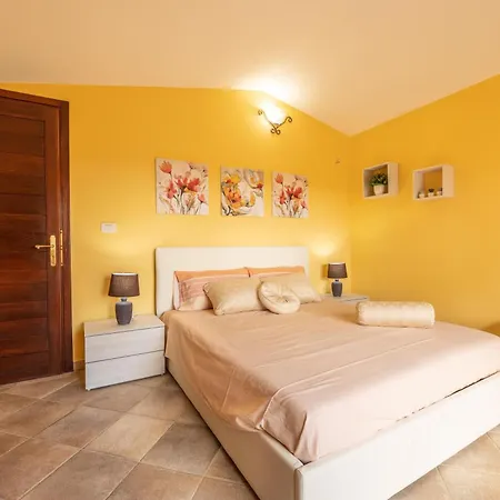 Esmeralda Villa